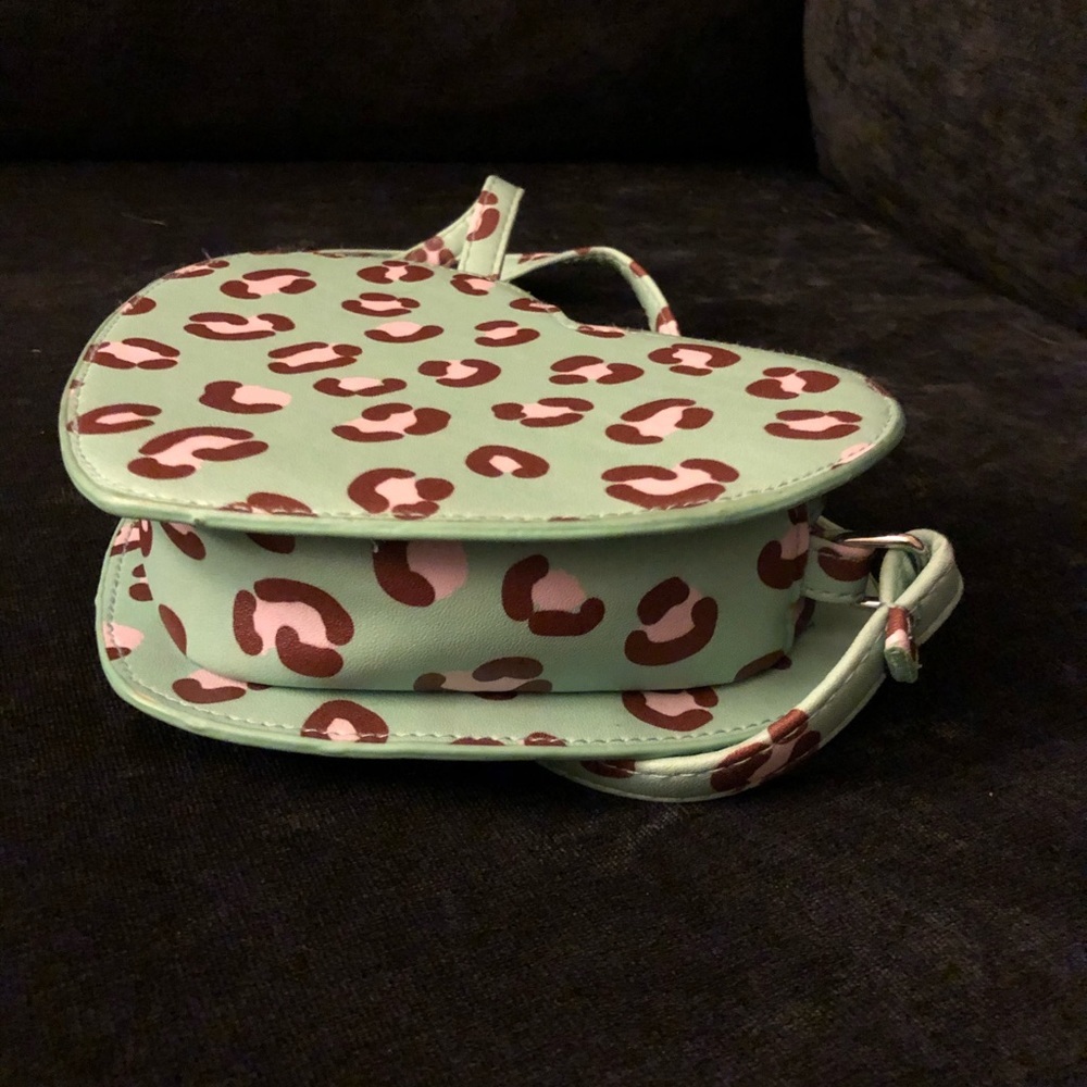 Heart Shaped Leopard Print Crossbody Bag Mint Green Pink Animal Print Purse - Picture 3 of 4